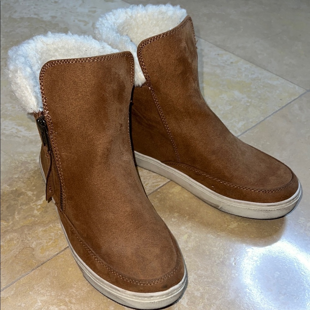 💕Universal Thread Brown and White Winter Rain Boots with Sherpa Lining💕